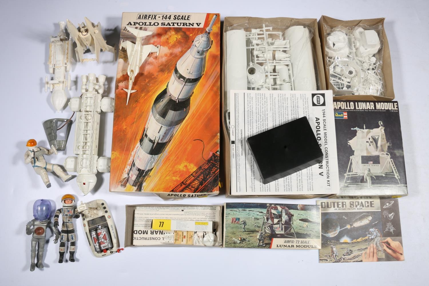 Airfix SK911 144 scale Apollo Saturn V model kit, Revell H1842 1