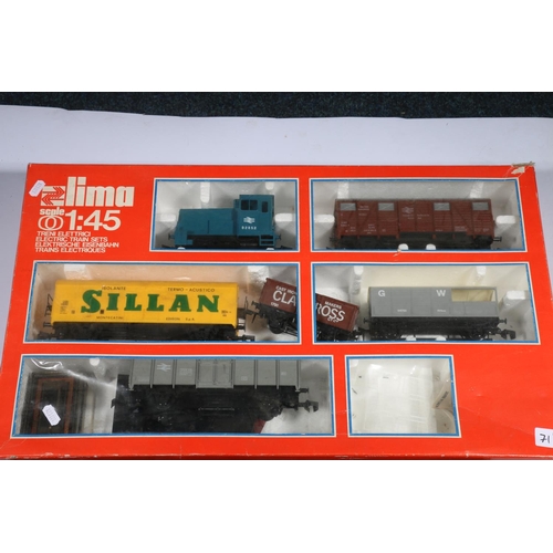 71 - Lima 1:45 scale model railways including a 0103P boxed goods set with 0-4-0 shunter D2852, Sillan wa... 