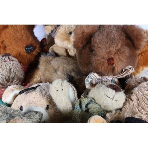 74 - Collectable teddy bears to include Dean's bear 'Booty' with limited edition certificate #90/200, Rus... 