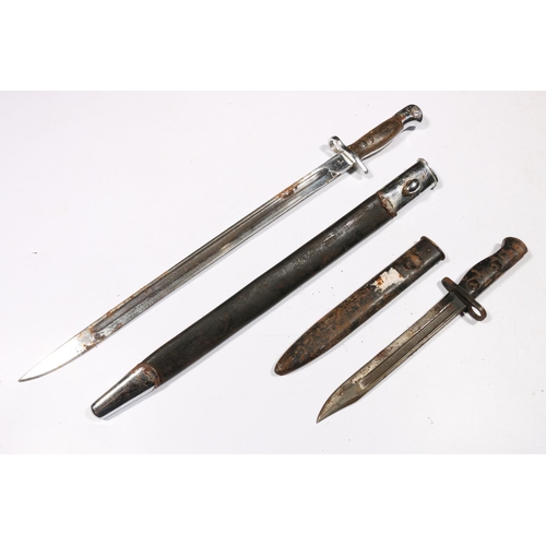 584 - British 1907 pattern sword bayonet, the ricasso stamped for 1918, blade length 43cm, bayonet length ... 