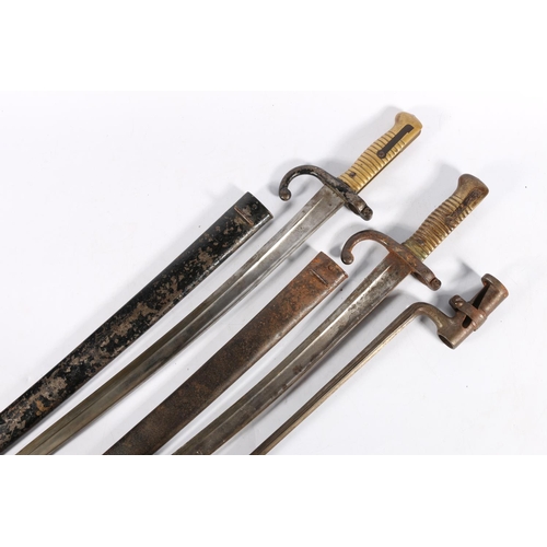 592 - French 1866 pattern sword bayonet, the blade spine marked for Tulle May 1871, blade length 57cm, bay... 