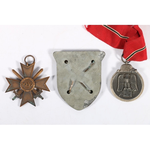 555 - German WWII badges to include a Crimea 'Krim' shield, a 1939 war merit cross and an Eastern medal 19... 