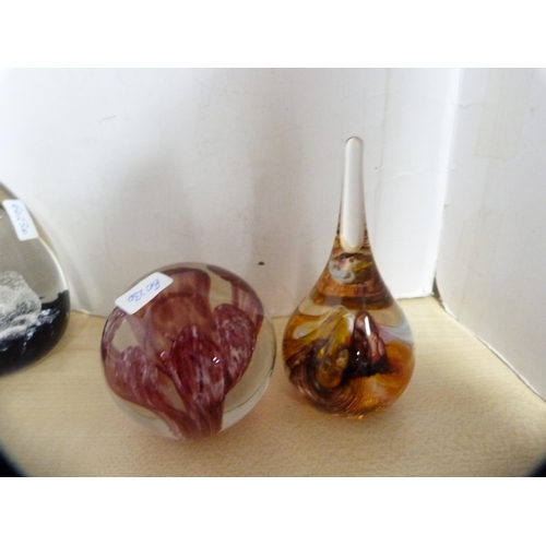 150 - Two Selkirk Glass paperweights and four others including a cat and a bird.&nbsp; (6)