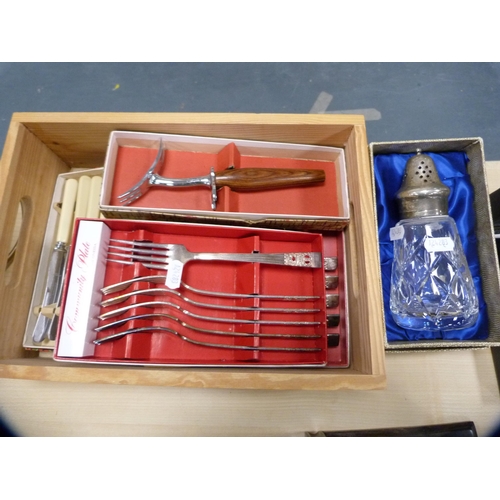174 - Sugar caster and various box sets of cutlery.