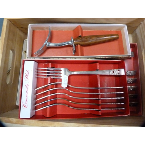 174 - Sugar caster and various box sets of cutlery.
