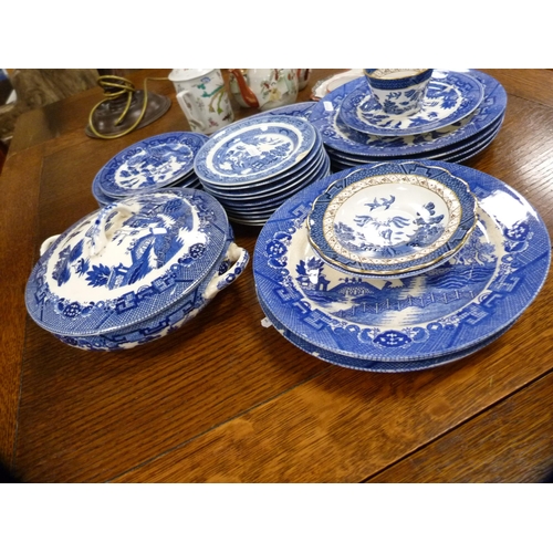 238 - Collection of blue and white ware, oriental teawares etc.