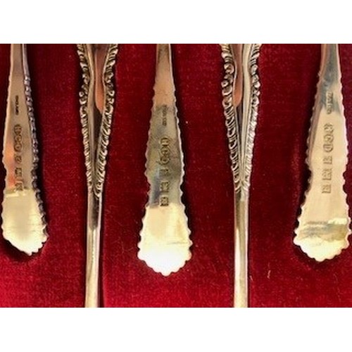 179 - Boxed set of twelve sliver tea spoons, assay marked London 1959 by Garrard & Co, total weight 41... 