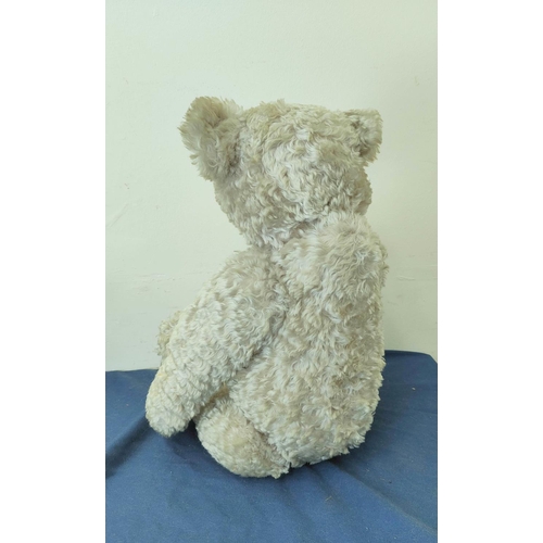 52 - Steiff 1994 Limited Edition '1908 Model' growler bear in white mohair with articulated limbs. Articl... 