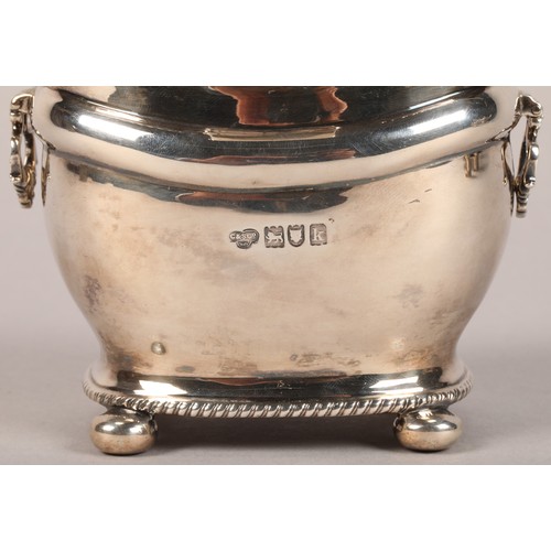 203 - Edwardian silver sugar basin and cover, raised on bun feet, assay marked London 1905 weight 220g