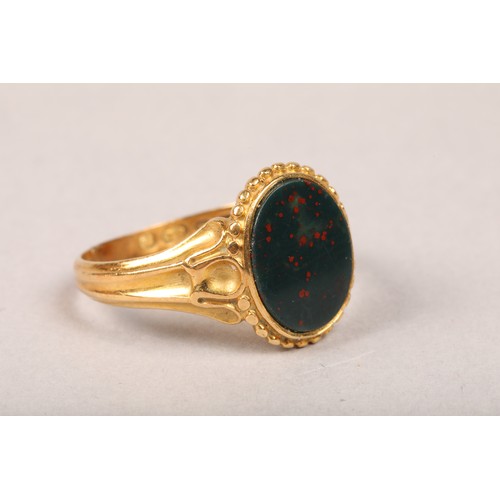 64 - Gents 18 carat gold bloodstone signet ring ring size Q, weight 6.2g