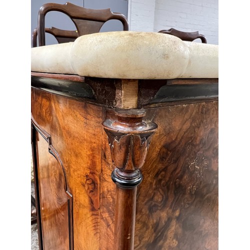 585 - 19th century walnut pot cupboard, with shaped white marble top on carved bun feet, length 45cm, dept... 