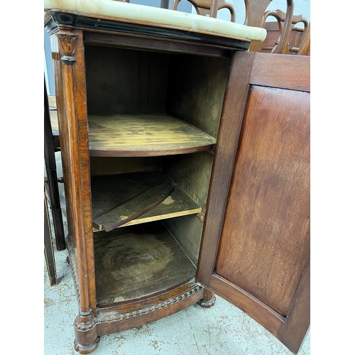 585 - 19th century walnut pot cupboard, with shaped white marble top on carved bun feet, length 45cm, dept... 