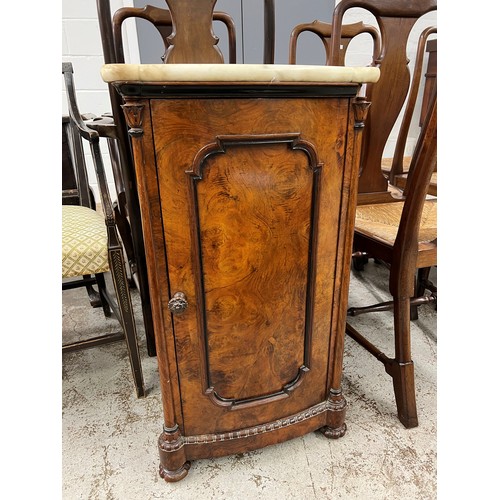 585 - 19th century walnut pot cupboard, with shaped white marble top on carved bun feet, length 45cm, dept... 