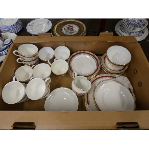 64 - Two vintage tea sets including Salisbury