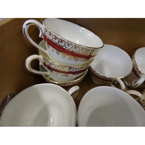 64 - Two vintage tea sets including Salisbury