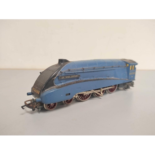 159 - Box of 00 gauge model trains to include Hornby, Triang and others comprising of Hornby Sir Nigel Gre... 