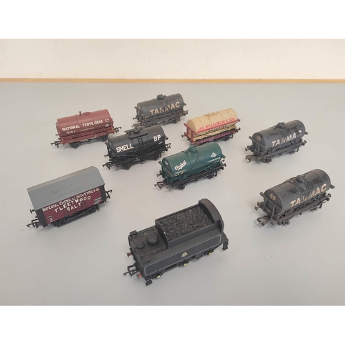 160 - Box of 00 gauge model train rolling stock, track and scenery to include nine examples by Bachmann to... 