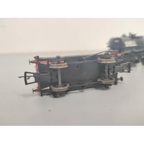 160 - Box of 00 gauge model train rolling stock, track and scenery to include nine examples by Bachmann to... 