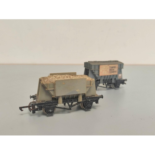 160 - Box of 00 gauge model train rolling stock, track and scenery to include nine examples by Bachmann to... 