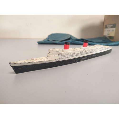 29 - Triang Minic. Box of die-cast model ships and fittings to include S.S United States M704, RMS Queen ... 