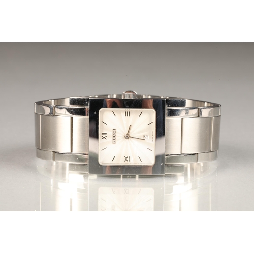 68 - Gucci Stainless steel wrist watch, quartz movement 21mm square dial with date aperture, bracelet str... 