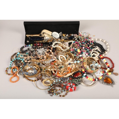 133 - Quantity of costume jewellery