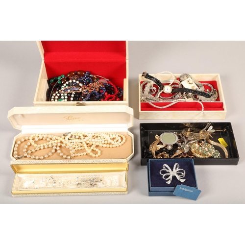 139 - Quantity of costume jewellery with jewellery box