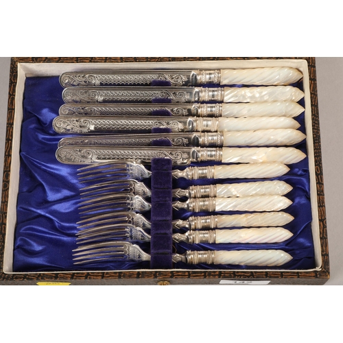 142 - Mother of pearl handled fish knives and forks in case