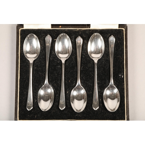 160 - Six silver teaspoons in case Birmingham 194290 grams