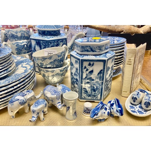 290 - Various blue and white ceramics, 