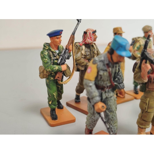 28 - Del Prado 1:32 scale figures relating to 20th C world infantry to include Staff Sergeant 173 Airbour... 