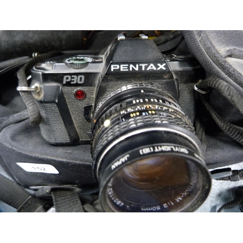 152 - Collection of cameras to include a Pentax K2 DMD camera, Olympus camera, Pentax P30 camera, Pentax 4... 