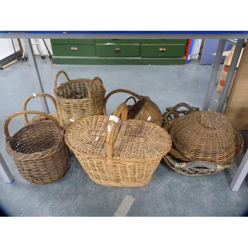 165 - Group of wicker baskets.