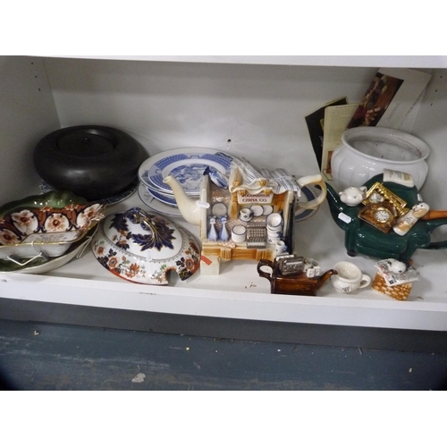 172 - Ceramic to include novelty teapots, plates etc (one shelf).