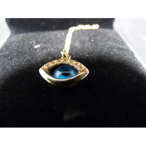 253 - Pendant modelled as an eye on 9ct gold chain, 2.6g gross.