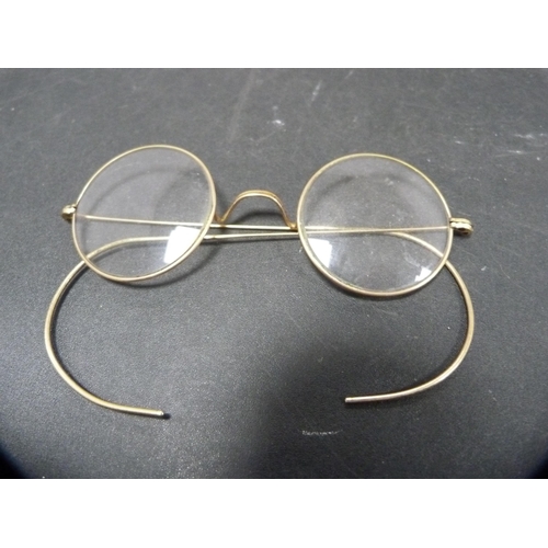 258 - Group of curios to include a yellow metal lorgnette, pair of antique spectacles, propelling pencils ... 