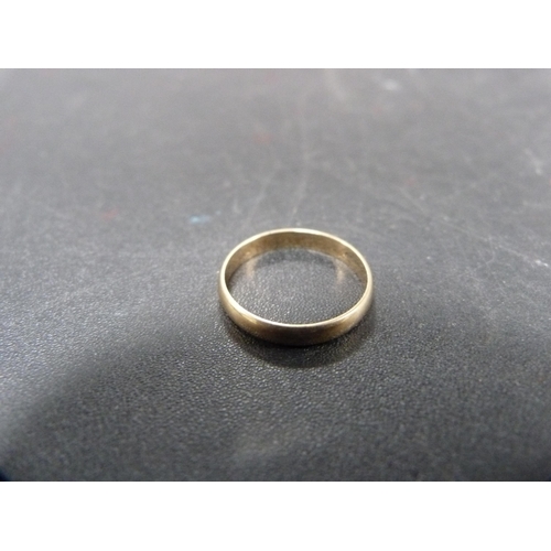 275 - Two small 9ct gold rings, 2.6g gross.