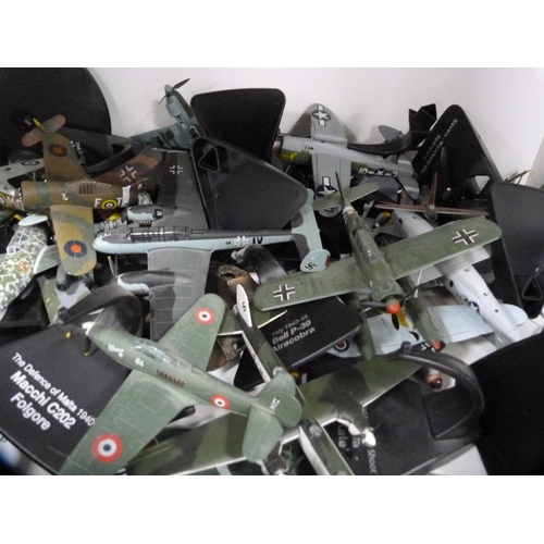 318 - Large quantity of model aircraft.