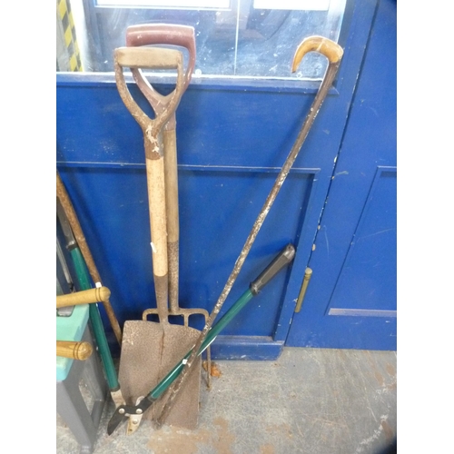 386 - Gardening tools to include loppers, spade, fork, also walking sticks, wash board, stepladder etc.