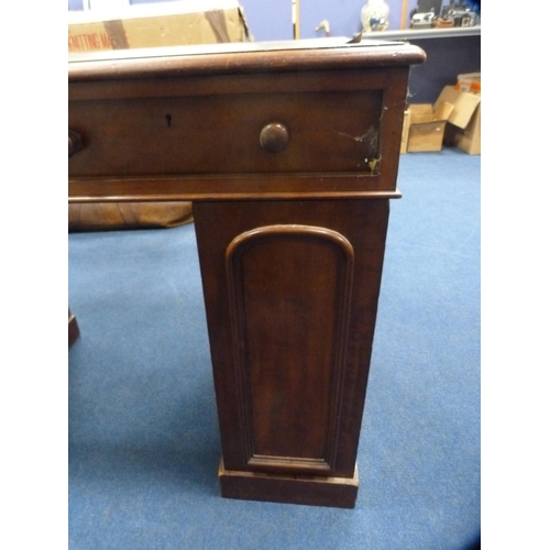 420 - Victorian mahogany pedestal desk.