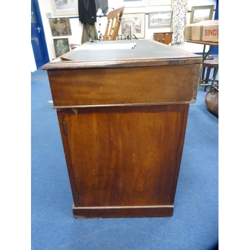 420 - Victorian mahogany pedestal desk.