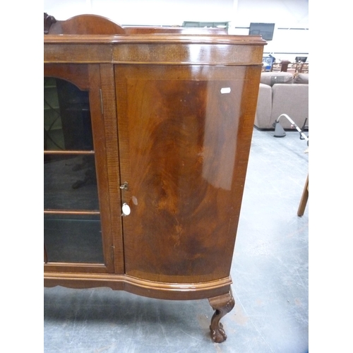 425 - Mahogany display cabinet flanked by two panel door cupboards on cabriole supports.