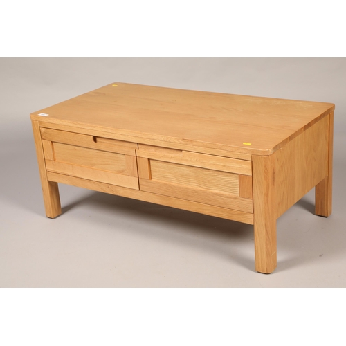 451 - Modern oak lounge table