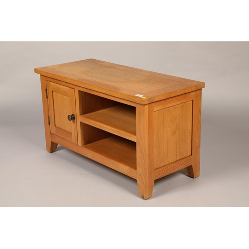 453 - Oak TV unit