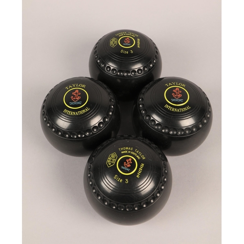 395 - Set of Taylor bowling ball size 3 in bag