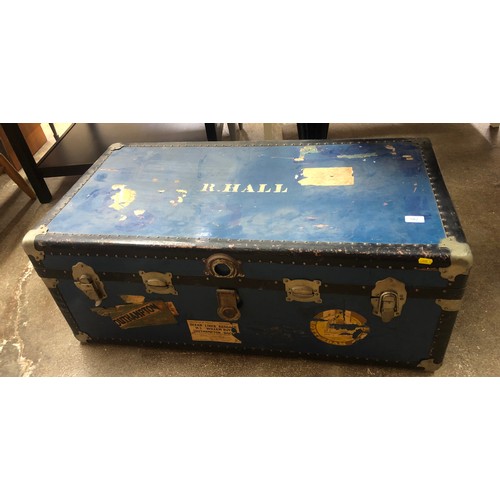 582 - Travel trunk