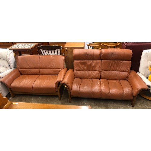 526 - Pair of modern leather two seater settee's(one reclining)