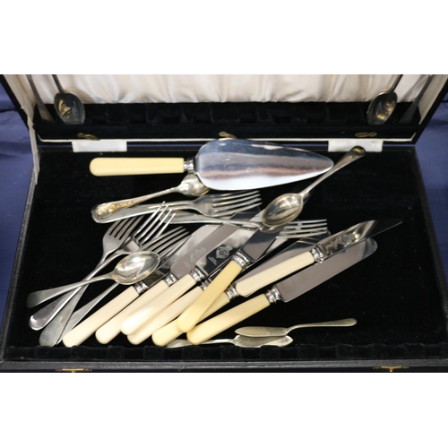 101 - Two cased sets of cutlery.