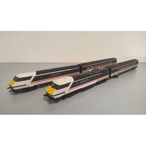 162 - Box of 00 gauge model trains and rolling stock to include Hornby and Triang comprising of two Hornby... 