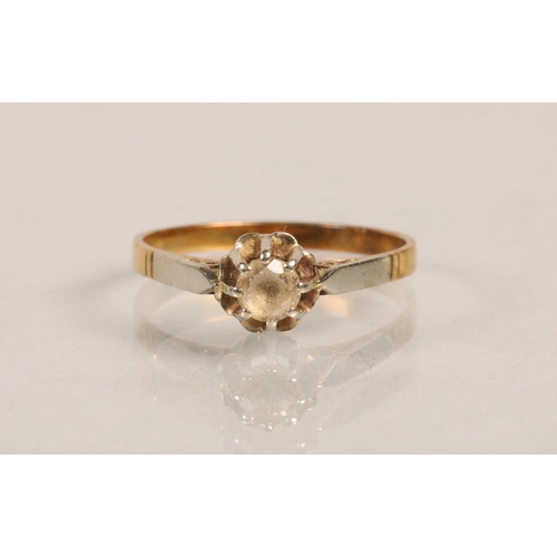 110 - 18ct gold dress ring, size S.